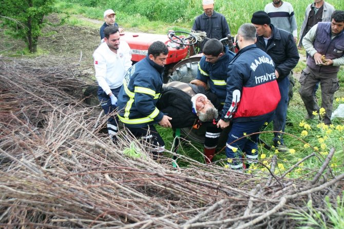 Kullandığı Traktörün Altında Kaldı