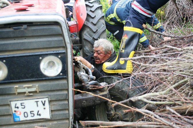 Kullandığı Traktörün Altında Kaldı