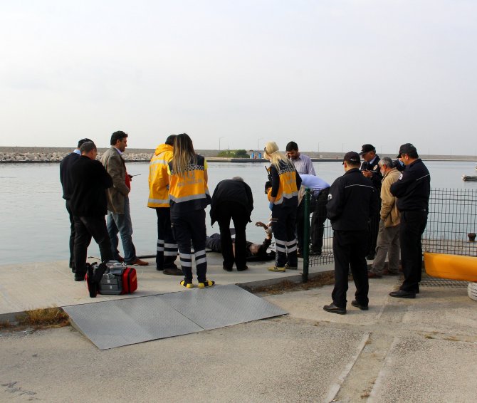 Mersin'de Denizde Erkek Cesedi Bulundu