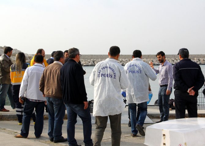 Mersin'de Denizde Erkek Cesedi Bulundu