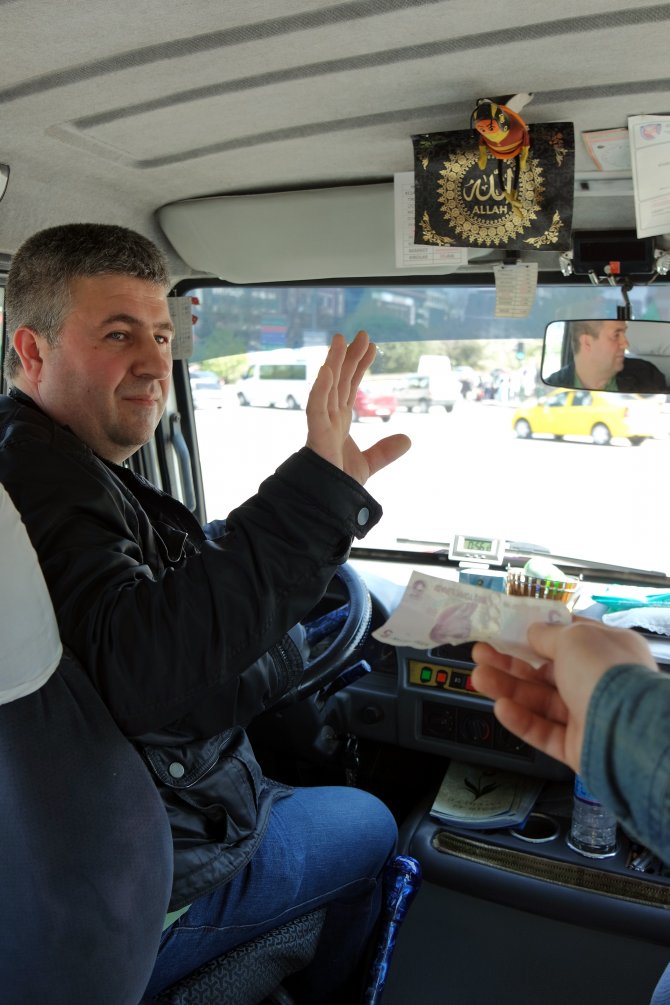 Minibüsçüler "Kutlu Doğum Haftası" Kapsamında Ücretsiz Yolcu Taşıdı