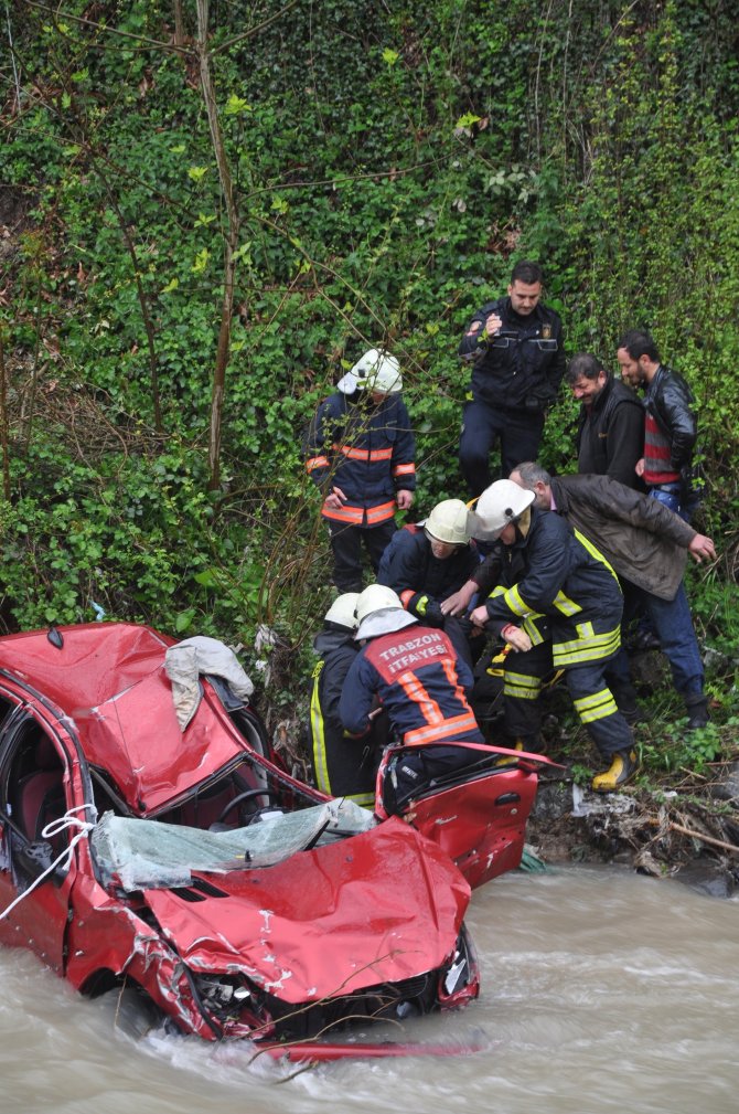 Trabzon'da Otomobil Devrildi: 1 Ölü, 1 Yaralı