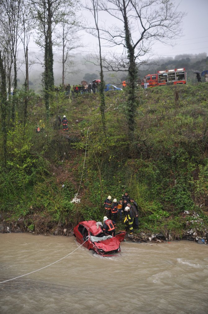 Trabzon'da Otomobil Devrildi: 1 Ölü, 1 Yaralı