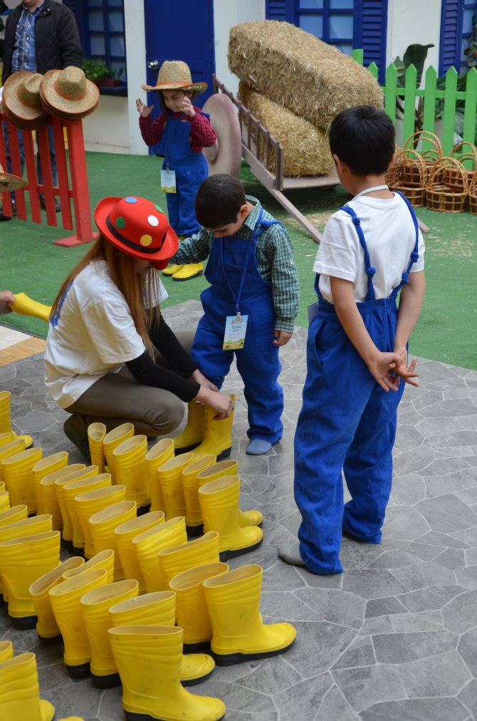 Avm'de Çiftçilik Dersi