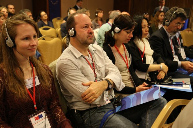 "Avrupa Birliği Sürecinde Diyalog Seminerleri"