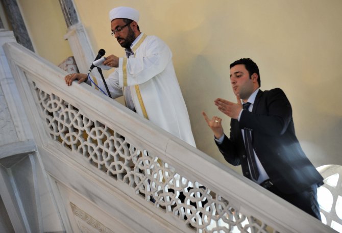 Camilerdeki "Engelleri" Kaldırıyorlar