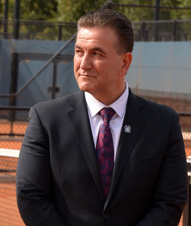 Dedesi Avustralyalılara Karşı Savaştı, Kendisi Avustralya'da Bakan Oldu