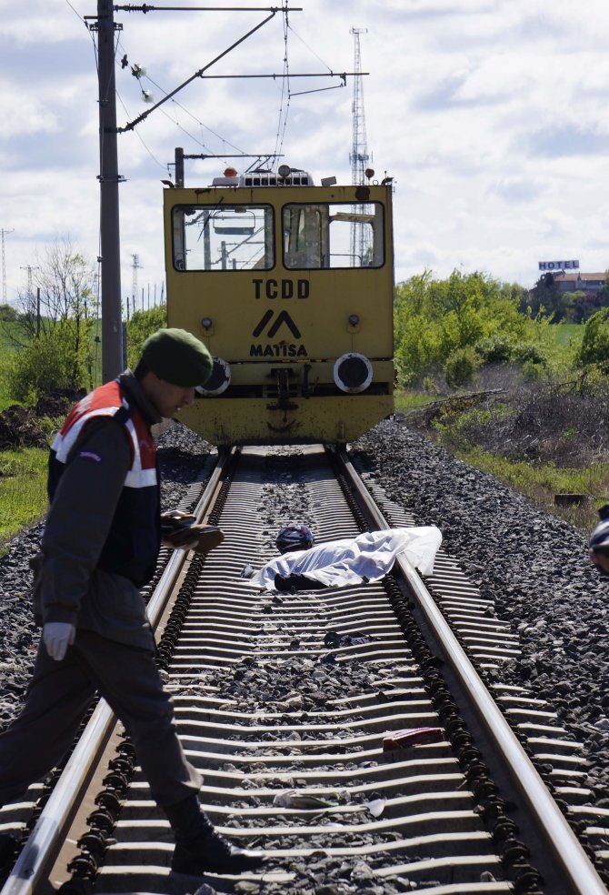 Edirne'de, Demiryolu Tamir Aracı Motosiklete Çarptı: 1 Ölü
