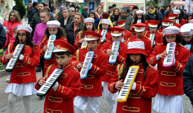 Eskişehir'de "Uluslararası 23 Nisan Çocuk Halk Dansları Festivali" Başladı