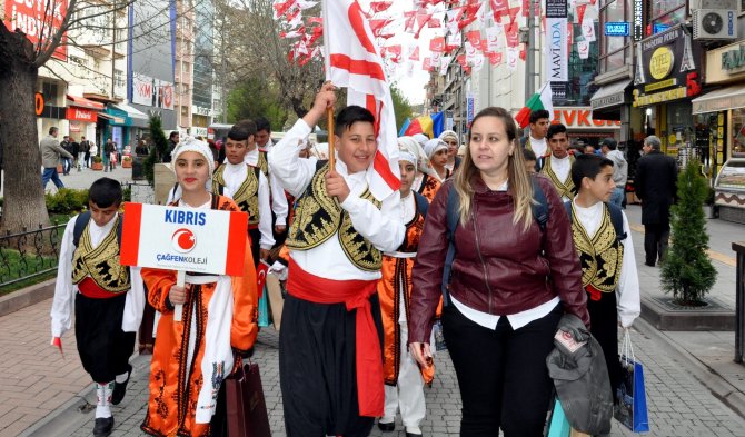Eskişehir'de "Uluslararası 23 Nisan Çocuk Halk Dansları Festivali" Başladı