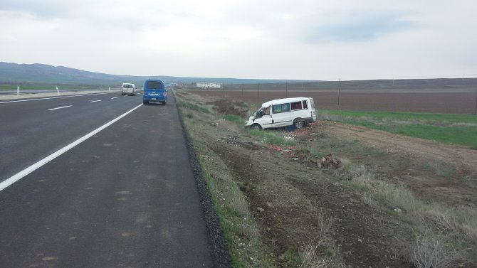 Kayseri'de Sebze Yüklü Kamyonet Devrildi: 1 Yaralı