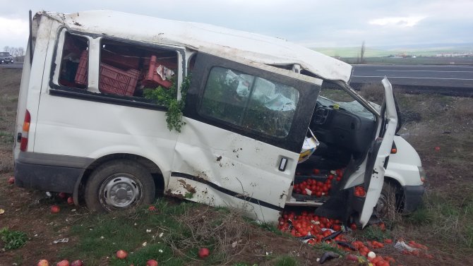 Kayseri'de Sebze Yüklü Kamyonet Devrildi: 1 Yaralı