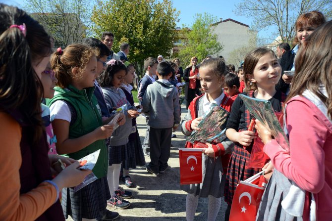 Keçeden Gelincikler "Şehitler Diyarı"nda