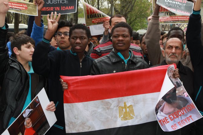 Mısır'da Darbe Karşıtlarına Yönelik İdam Kararı