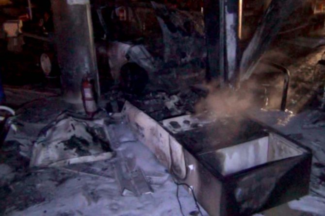 Otomobil Lpg Pompasına Çarptı