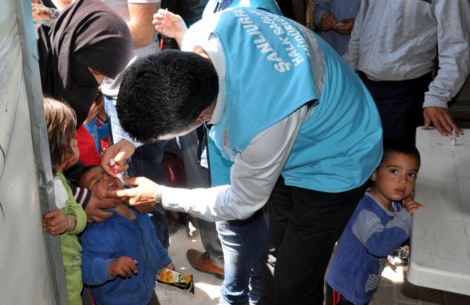 Suriyeli Çocuklar Aşılanıyor