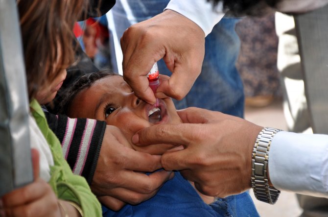 Suriyeli Çocuklar Aşılanıyor