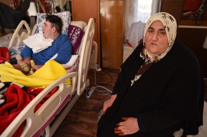 Umut'un Bakımını Üstlenen "Gülsüm Anne" Yüz Felci Oldu