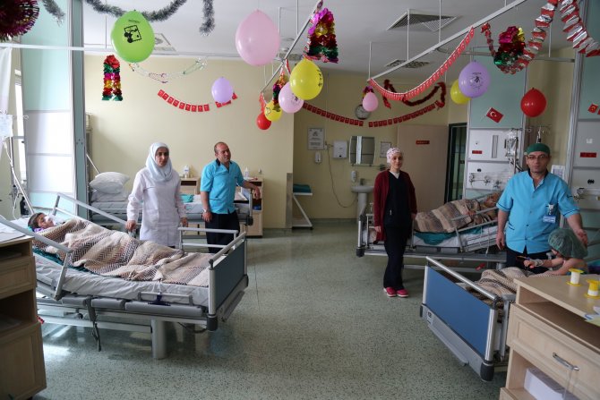 "23 Nisan"ı Hastane Odasında Kutladılar