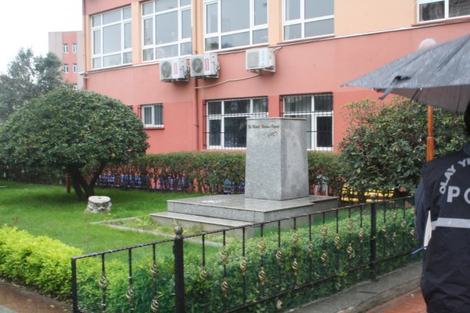 Bağımsız Milletvekili Adayının Atatürk Büstüne Baltayla Saldırdığı İddiası