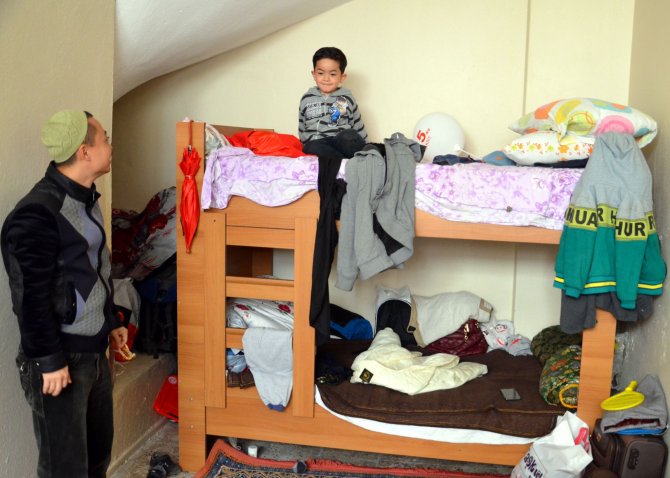 Çin'den Kaçarak Manisa'ya Sığınan Aile, Kiralık Ev İstiyor