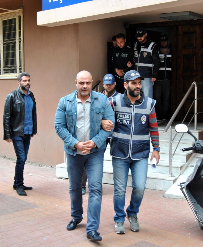 İzmir'de İnsan Kaçakçılığı Operasyonu