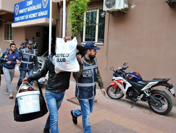 İzmir'de İnsan Kaçakçılığı Operasyonu
