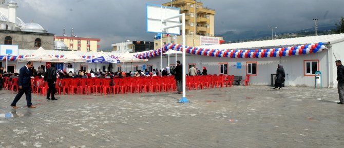 Suriyeliler İçin Yaptırılan Geçici Eğitim Merkezi Açıldı