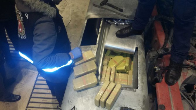 Tırın Yakıt Deposunda 122 Kilogram Eroin Ele Geçirildi