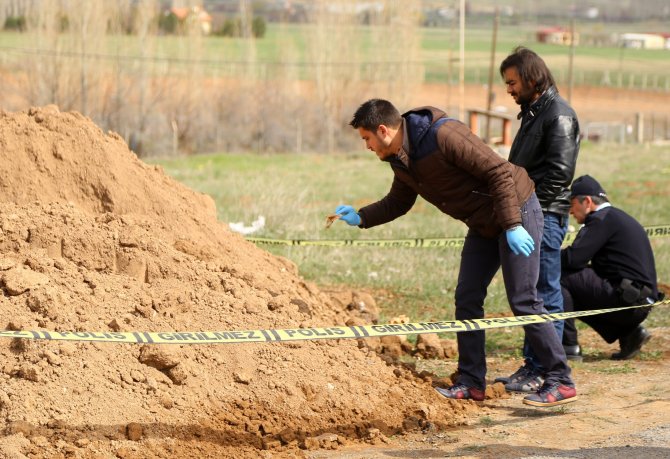''Top'' Zannederek Tekmeledi, İnsan Kafatası Çıktı