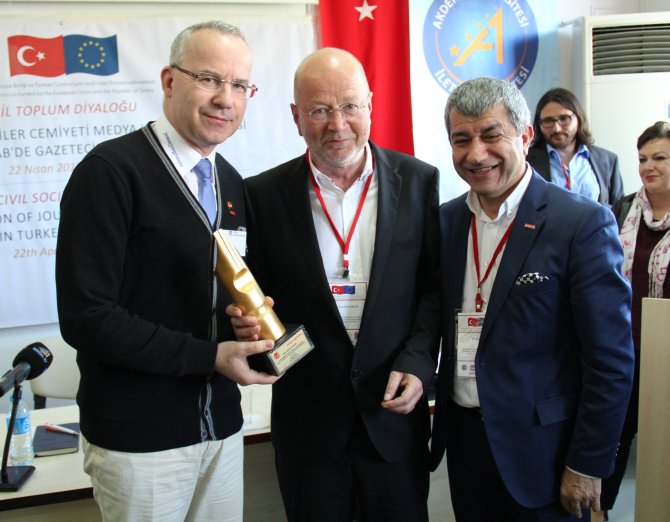 Türkiye Ve Ab'de Gazetecilik Forumu