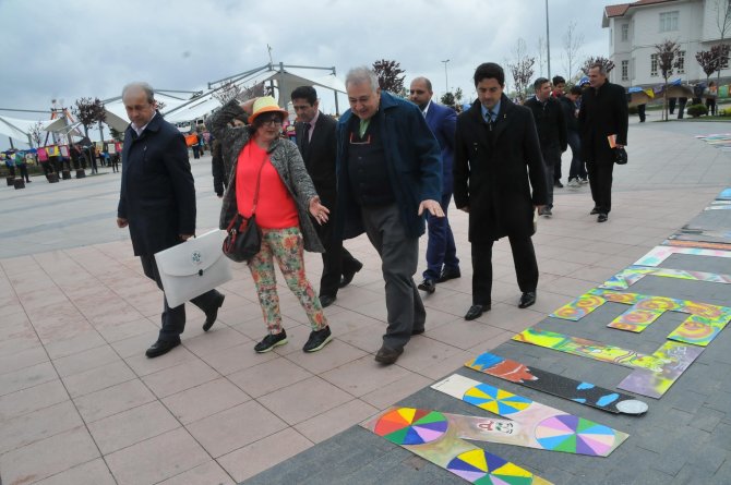 Yalova'da "En Uzun Retrospektif Resim Sergisi Rekoru"
