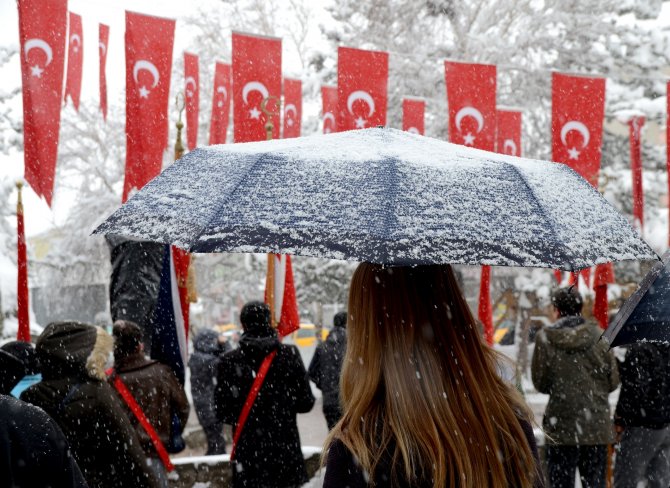 Çocuklar 23 Nisan'ı Kayak Yaparak Kutladı