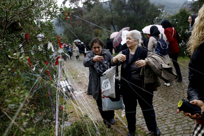 Aya Yorgi Kilisesi'ne Ziyaretçi Akını