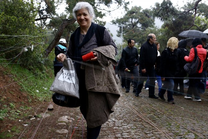 Aya Yorgi Kilisesi'ne Ziyaretçi Akını