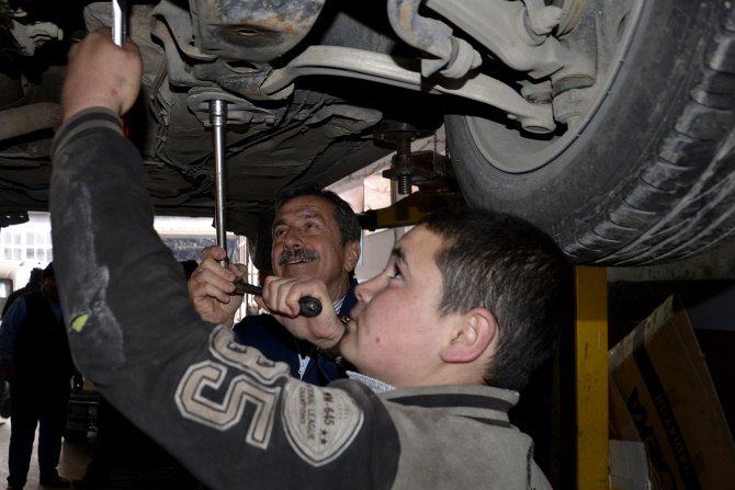 Belediye Başkanı "Çocukla Çırak Oldu"