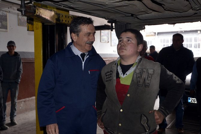Belediye Başkanı "Çocukla Çırak Oldu"