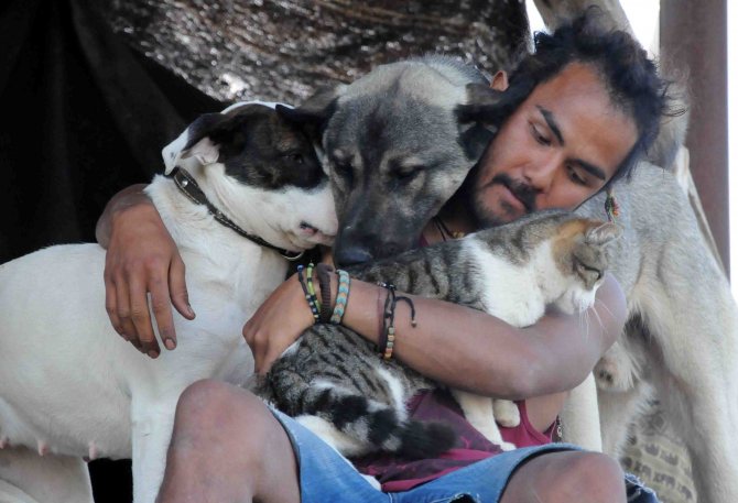 Burdur'da "Brunei"li Hayvan Bakıcısı