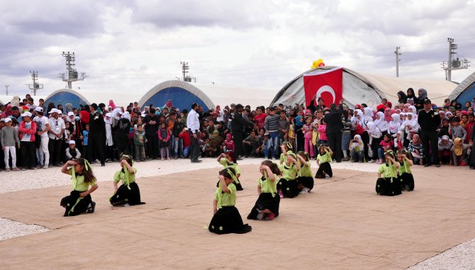 Çadır Kentte "23 Nisan" Kutlaması