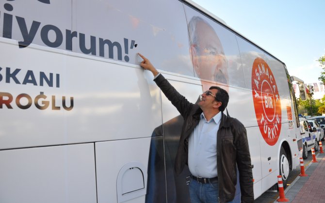 Chp Seçim Otobüsüne Taşlı Saldırı