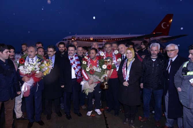 Dünya Şampiyonuna Coşkulu Karşılama