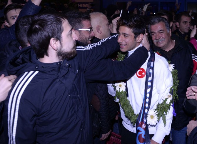 Dünya Şampiyonuna Coşkulu Karşılama