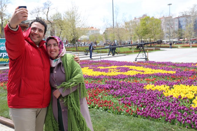 Konya'da 105 Bin Laleden Halı