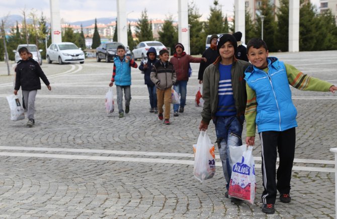 Konyalı Çocuklar Çifte Bayram Yaptı