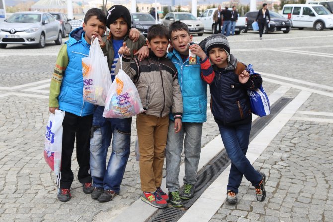 Konyalı Çocuklar Çifte Bayram Yaptı