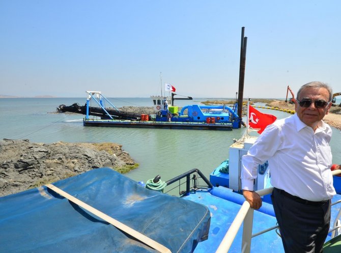 Kuş Cenneti'ne "Pelikan Adası" Yapılacak
