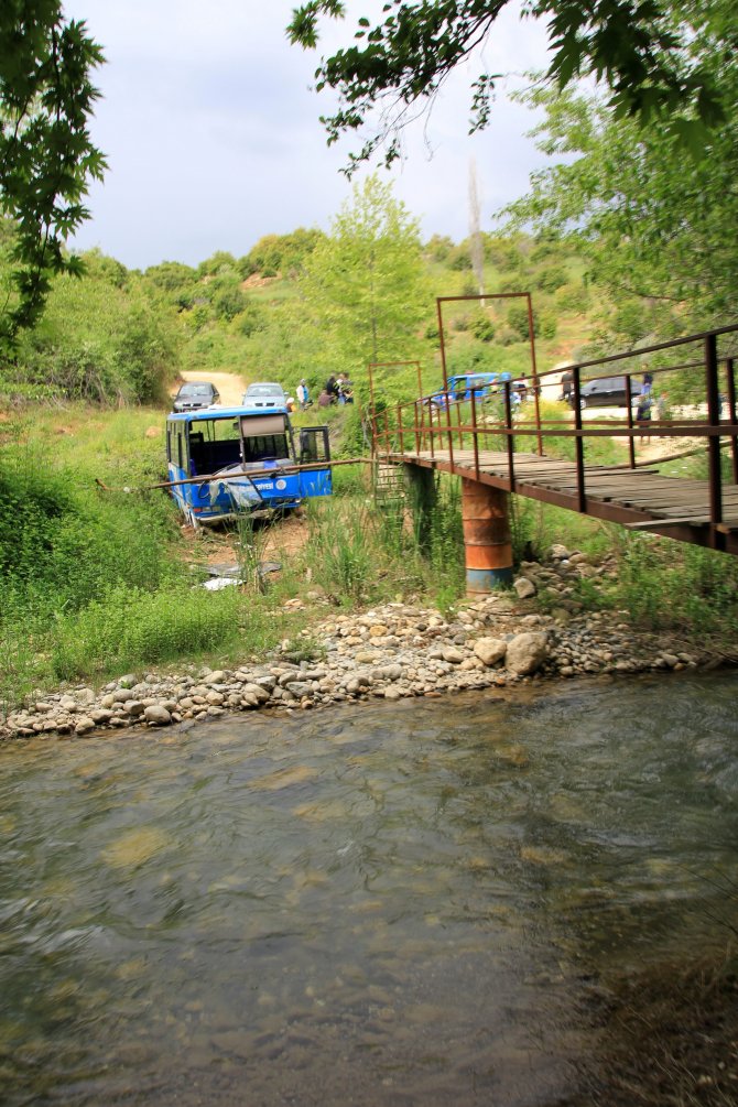 Mersin'de Trafik Kazası: 15 Yaralı