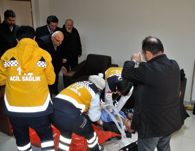 Törende Kalp Krizi Geçiren Öğretmen Öldü