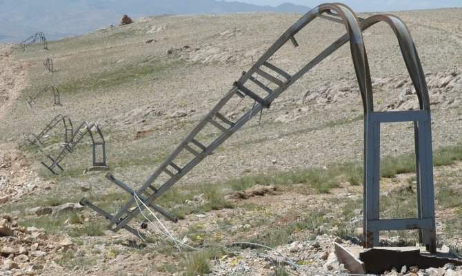 Van'da Fırtına Çatıları Uçurdu