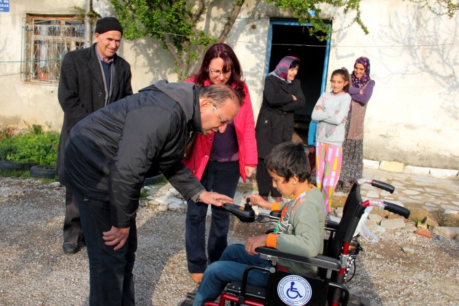 Yürüyemeyen İsmail'e "23 Nisan" Hediyesi